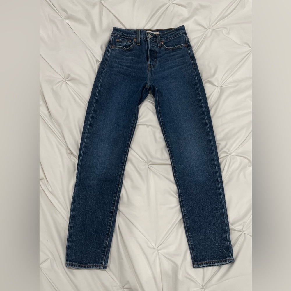 EUC no flaws levi’s premium denim wedgie icon stretch jeans sz 23 dark wash